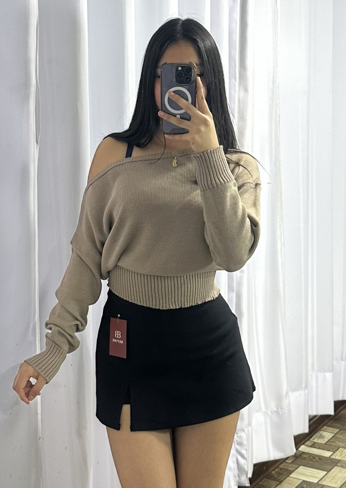 Outfit completo: Chompa Maria + Falda Vivian